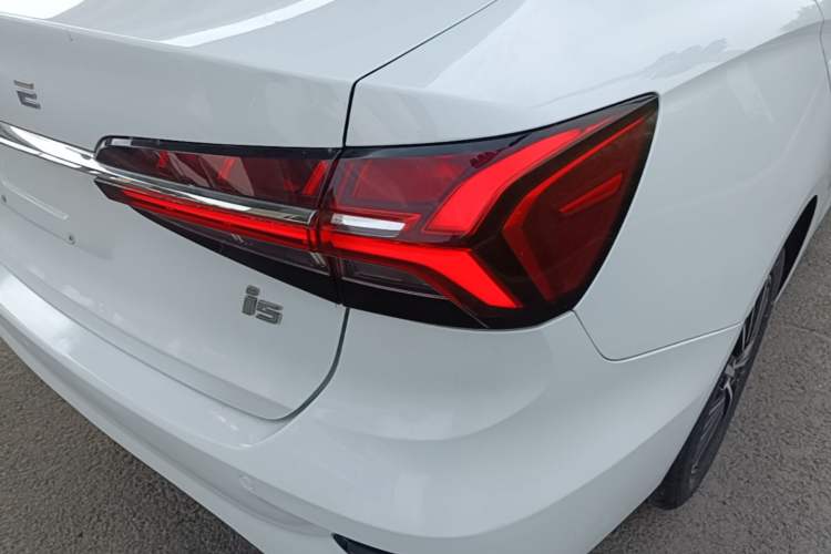 Used Roewe i5 2021 1.5L Manual Platinum Edition Right Rear Taillight