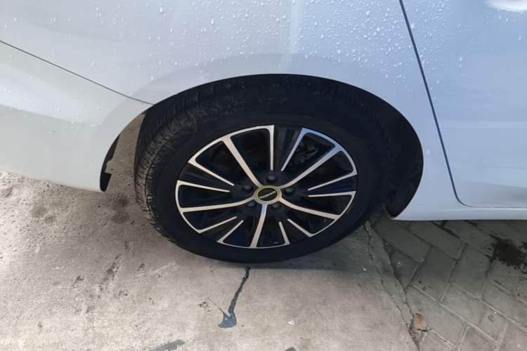Used Roewe i5 2021 1.5L CVT Platinum Edition Right Rear Wheel Hub