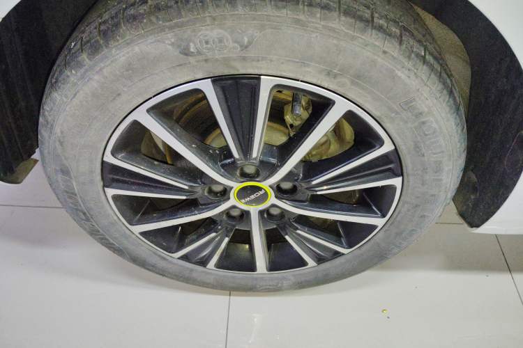Used Roewe i5 2021 Revised 1.5L CVT Starry Edition Right Rear Wheel Hub