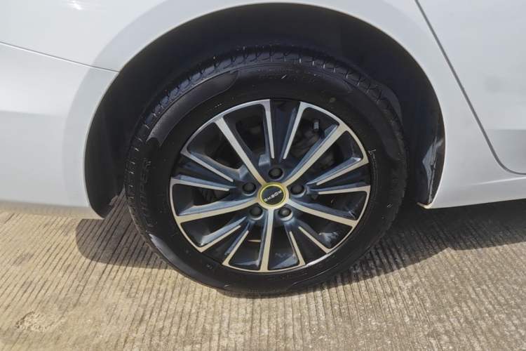 Used Roewe i5 2021 1.5L CVT Diamond Edition Right Rear Wheel Hub