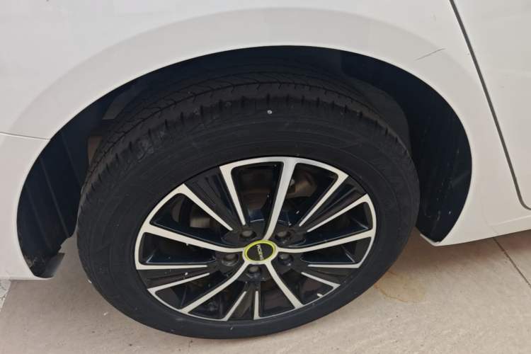 Used Roewe i5 2021 1.5L Manual Diamond Edition Right Rear Wheel Hub