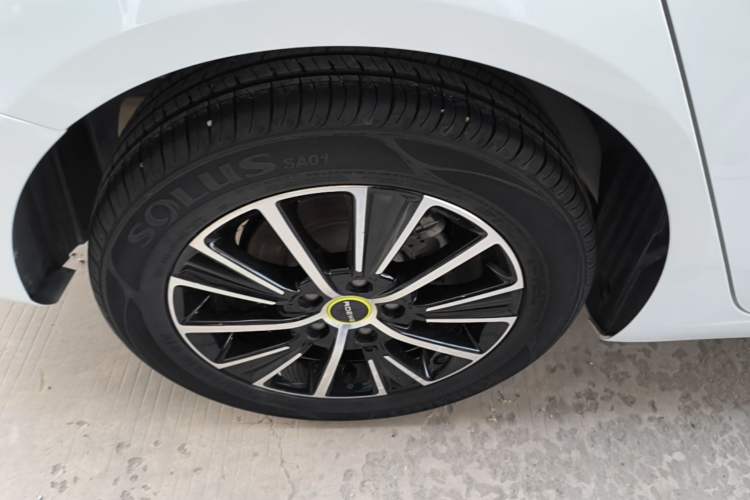 Used Roewe i5 2021 Revised Version 1.5L CVT Diamond Edition Right Rear Wheel Hub