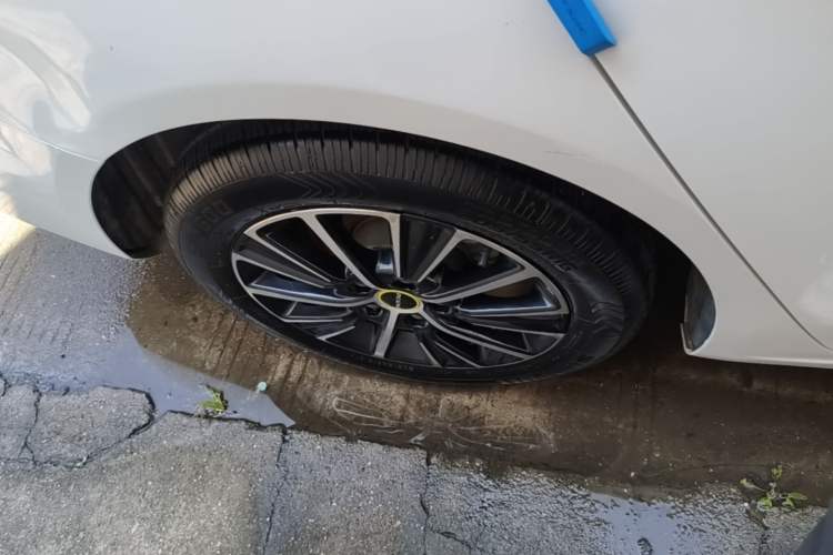 Used Roewe i5 2021 1.5L CVT Black Gold Edition Right Rear Wheel Hub