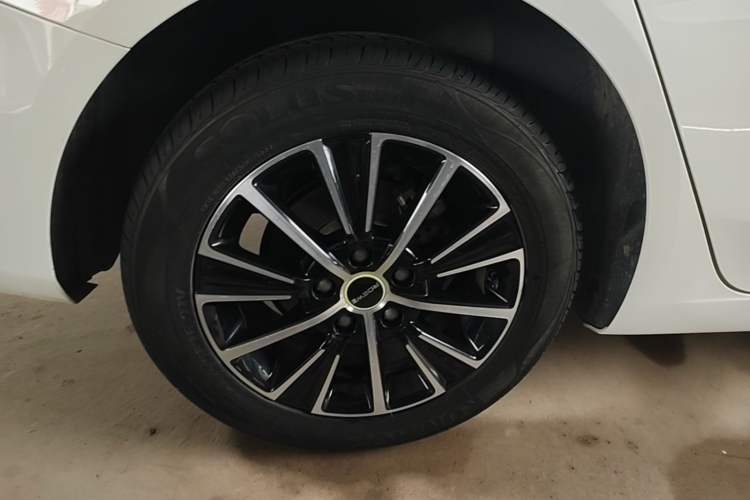 Used Roewe i5 2021 Revised Version 1.5L CVT Diamond Edition Right Rear Wheel Hub