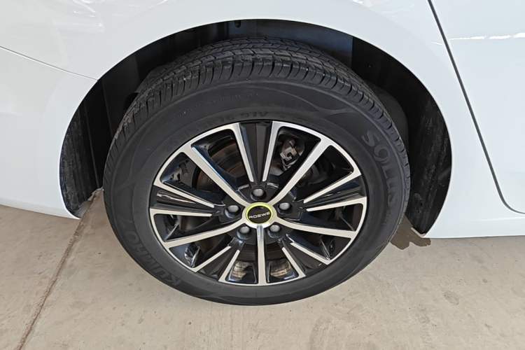 Used Roewe i5 2021 Revised Version 1.5L CVT Diamond Edition Right Rear Wheel Hub