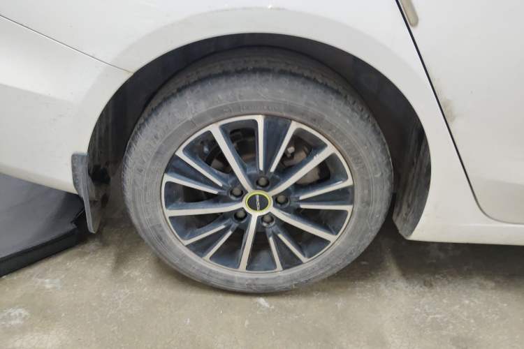 Used Roewe i5 2021 1.5L Manual Platinum Edition Right Rear Wheel Hub