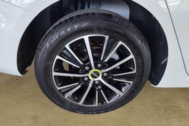 Used Roewe i5 2021 1.5L Manual Platinum Edition Right Rear Wheel Hub
