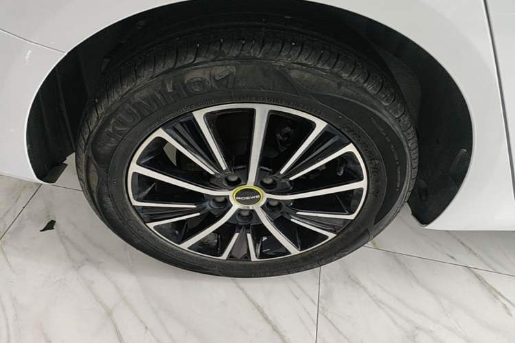 Used Roewe i5 2021 Revised Version 1.5L CVT Diamond Edition Right Rear Wheel Hub