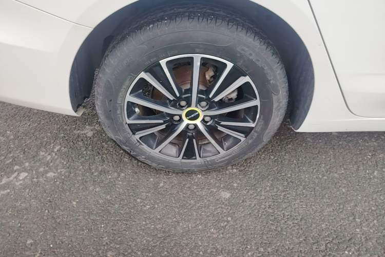 Used Roewe i5 2021 1.5L CVT Black Gold Edition Right Rear Wheel Hub