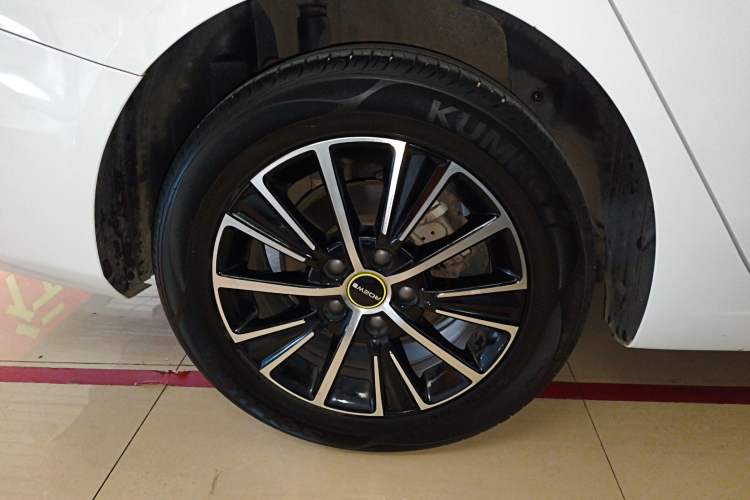 Used Roewe i5 2021 Revised Version 1.5L CVT Diamond Edition Right Rear Wheel Hub