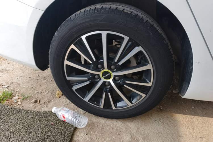 Used Roewe i5 2021 1.5L Manual Comfort Edition Right Rear Wheel Hub