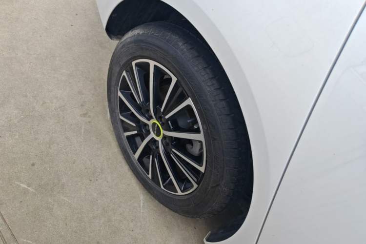Used Roewe i5 2021 1.5L Manual Diamond Edition Right Rear Wheel Hub