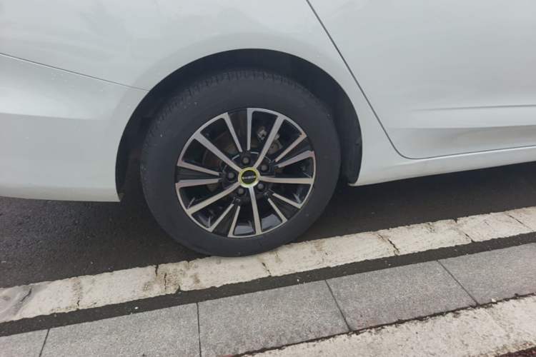 Used Roewe i5 2021 1.5L CVT Diamond Edition Right Rear Wheel Hub