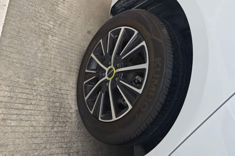 Used Roewe i5 2021 1.5L CVT Platinum Edition Right Rear Wheel Hub