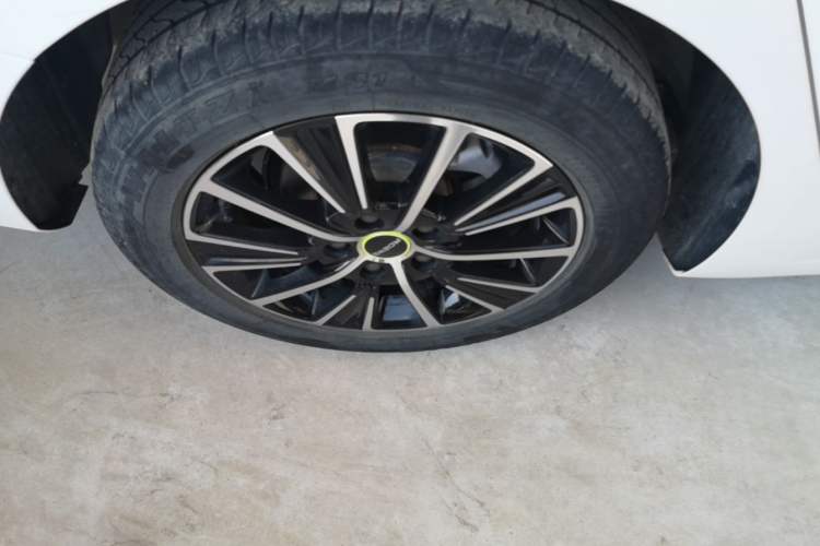 Used Roewe i5 2021 1.5L Manual Platinum Edition Right Rear Wheel Hub