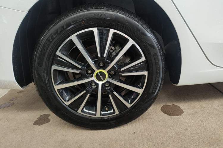 Used Roewe i5 2021 Revised Version 1.5L CVT Diamond Edition Right Rear Wheel Hub