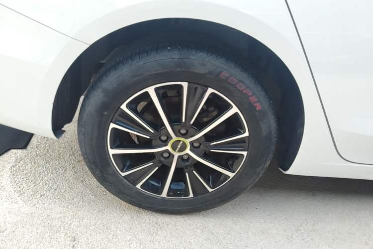 Used Roewe i5 2021 1.5L CVT Diamond Edition Right Rear Wheel Hub