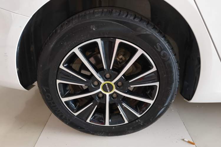 Used Roewe i5 2021 Revised Version 1.5L CVT Diamond Edition Right Rear Wheel Hub