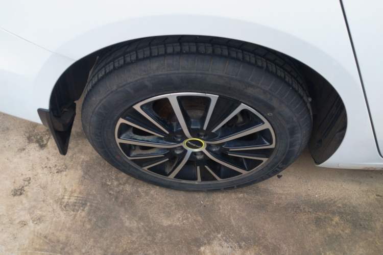 Used Roewe i5 2021 Revised Version 1.5L CVT Diamond Edition Right Rear Wheel Hub
