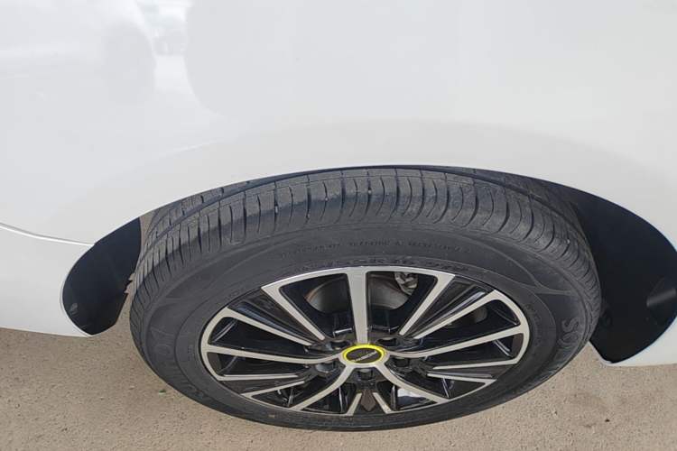 Used Roewe i5 2021 Revised Version 1.5L CVT Diamond Edition Right Rear Wheel Hub