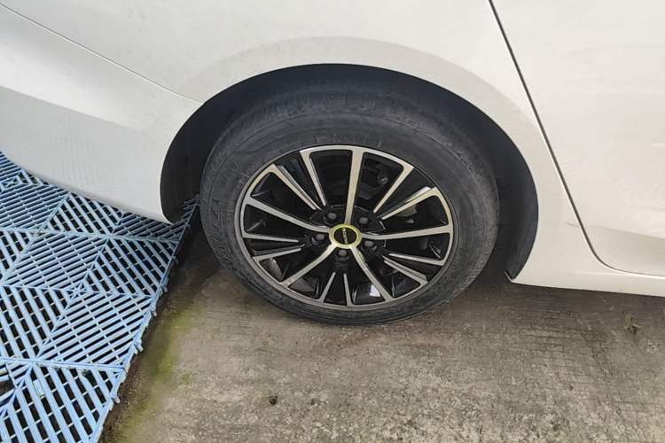 Used Roewe i5 2021 1.5L Manual Diamond Edition Right Rear Wheel Hub