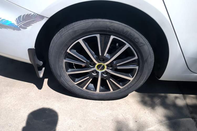Used Roewe i5 2021 Revised Version 1.5L CVT Diamond Edition Right Rear Wheel Hub