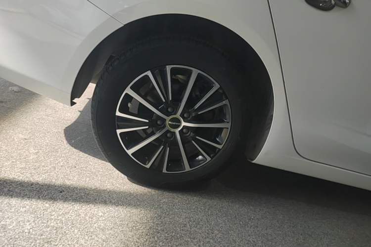 Used Roewe i5 2021 1.5L CVT Diamond Edition Right Rear Wheel Hub
