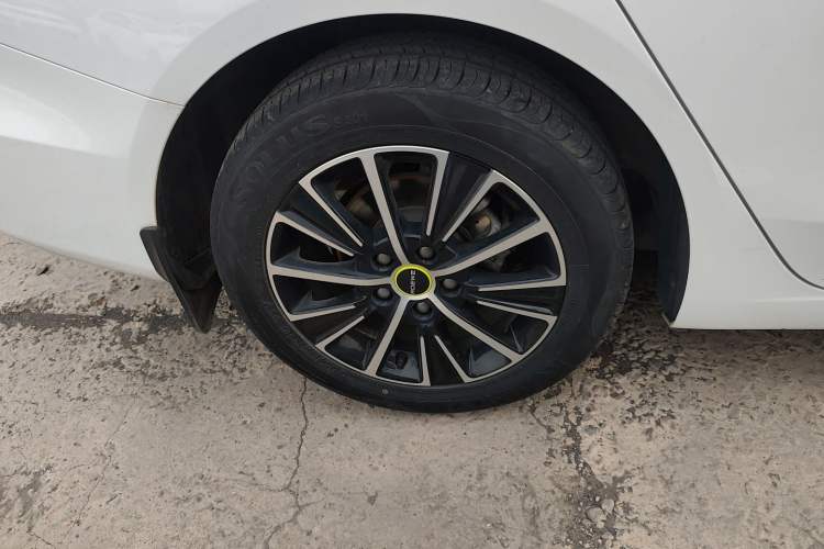 Used Roewe i5 2021 Revised Version 1.5L CVT Diamond Edition Right Rear Wheel Hub