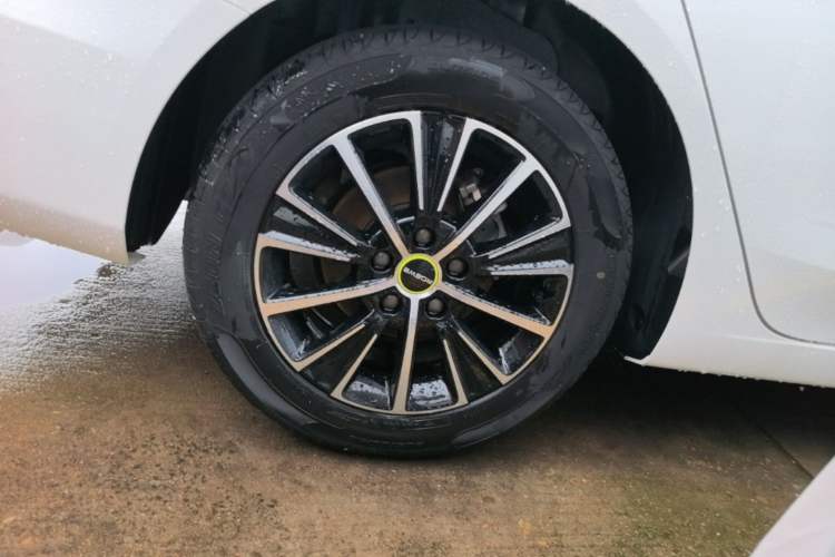 Used Roewe i5 2021 1.5L CVT Diamond Edition Right Rear Wheel Hub