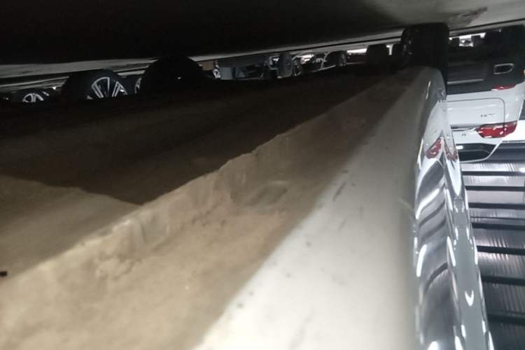 Used Roewe i5 2021 1.5L CVT Platinum Edition Right Side Sill