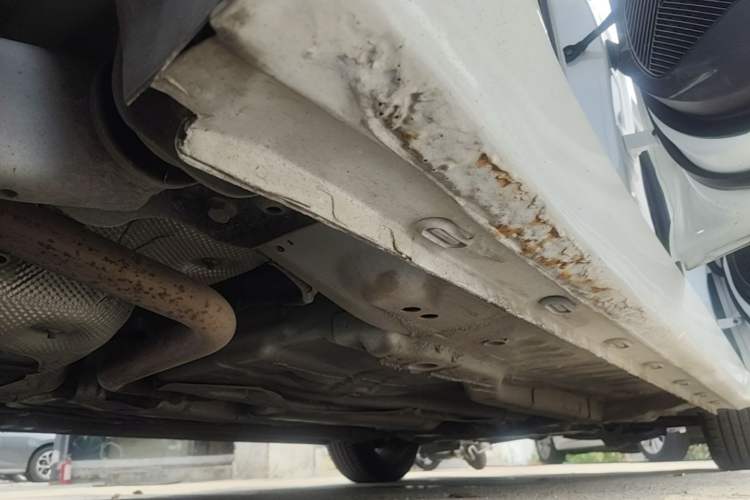 Used Roewe i5 2021 Revised Version 1.5L CVT Diamond Edition Right Side Sill