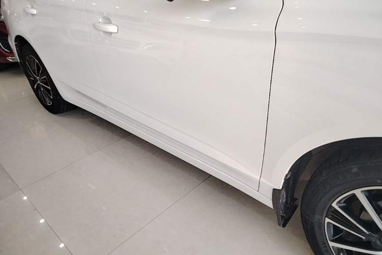 Used Roewe i5 2021 Revised Version 1.5L CVT Diamond Edition Right Side Sill