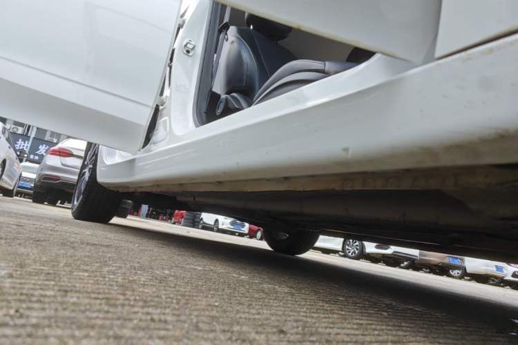 Used Roewe i5 2021 1.5L CVT Diamond Edition Right Side Sill