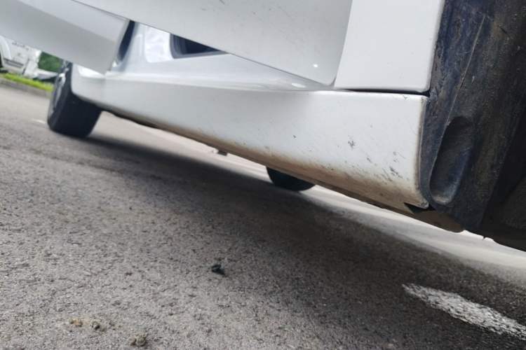 Used Roewe i5 2021 Revised Version 1.5L CVT Diamond Edition Right Side Sill