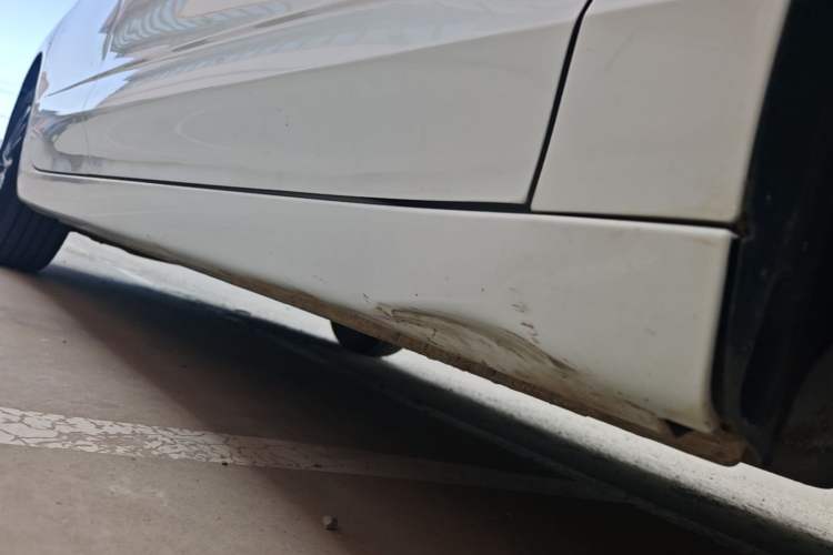 Used Roewe i5 2021 1.5L Manual Diamond Edition Right Side Sill