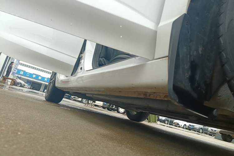 Used Roewe i5 2021 1.5L CVT Starry Edition Right Side Sill