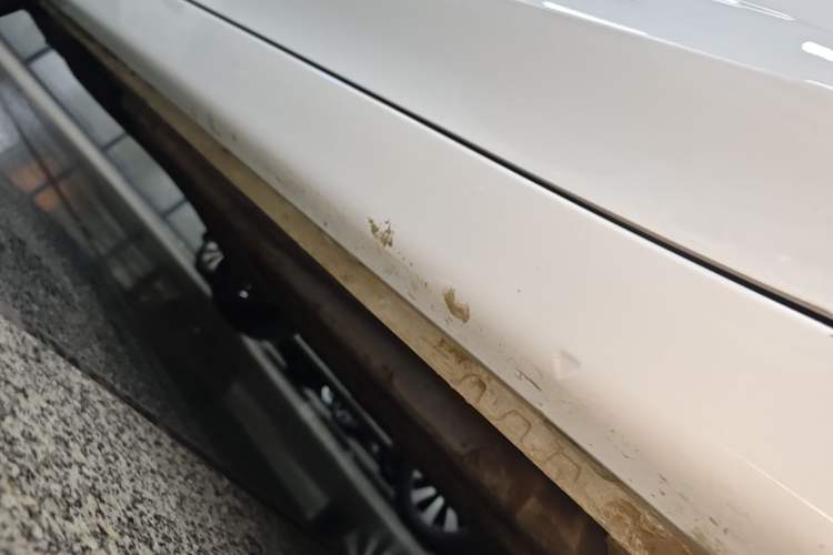 Used Roewe i5 2021 1.5L CVT Platinum Edition Right Side Sill