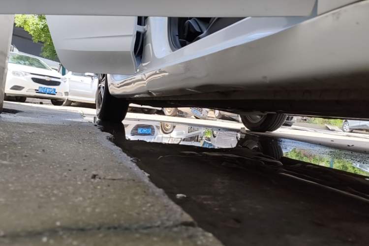 Used Roewe i5 2021 1.5L CVT Black Gold Edition Right Side Sill