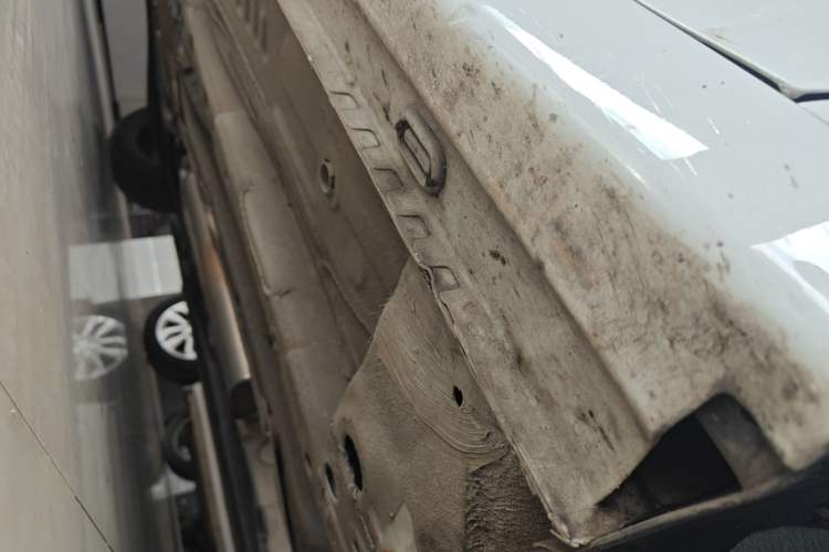 Used Roewe i5 2021 Revised Version 1.5L CVT Diamond Edition Right Side Sill