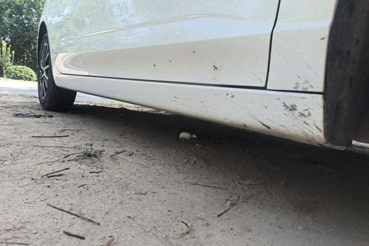 Used Roewe i5 2021 1.5L CVT Platinum Edition Right Side Sill