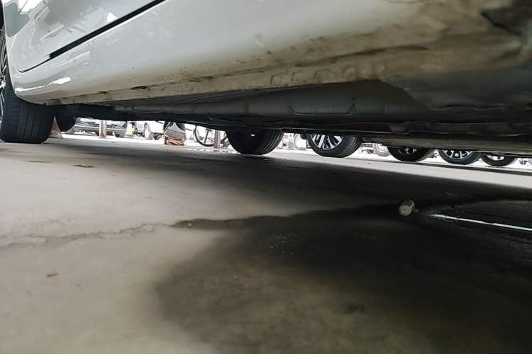 Used Roewe i5 2021 Revised Version 1.5L CVT Diamond Edition Right Side Sill