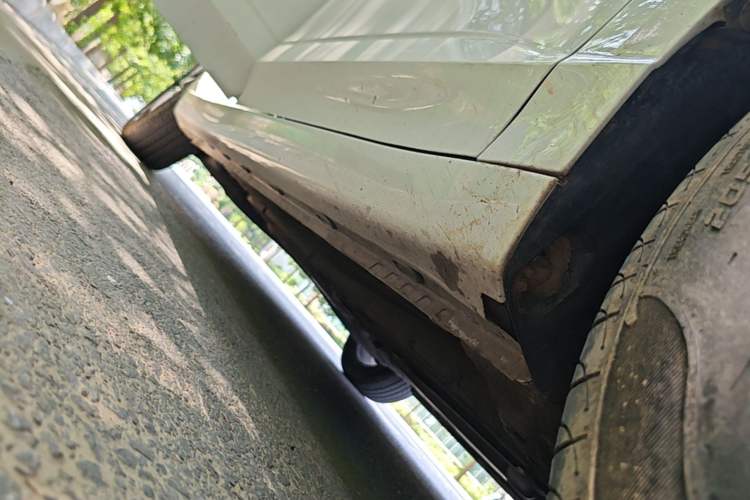 Used Roewe i5 2021 1.5L CVT Diamond Edition Right Side Sill