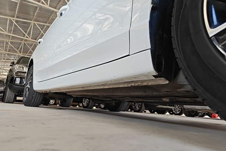 Used Roewe i5 2021 Revised Version 1.5L CVT Diamond Edition Right Side Sill
