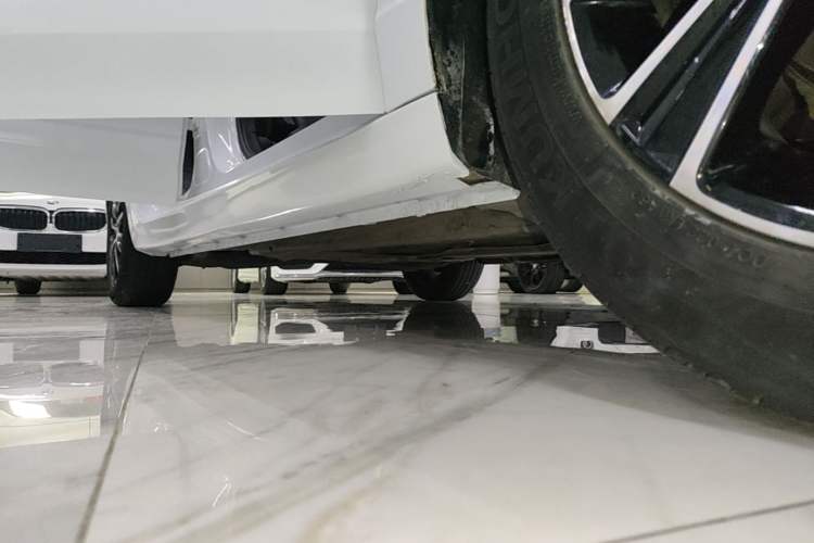 Used Roewe i5 2021 Revised Version 1.5L CVT Diamond Edition Right Side Sill