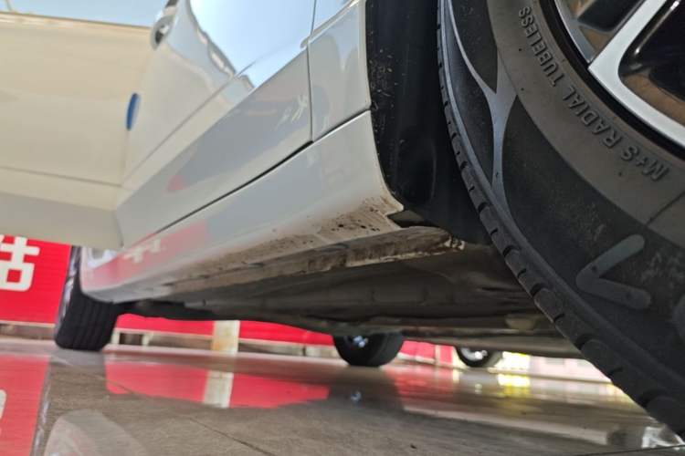 Used Roewe i5 2021 Revised Version 1.5L CVT Diamond Edition Right Side Sill