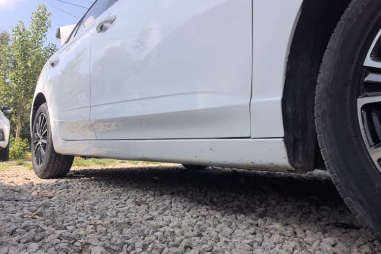 Used Roewe i5 2021 1.5L Manual Diamond Edition Right Side Sill