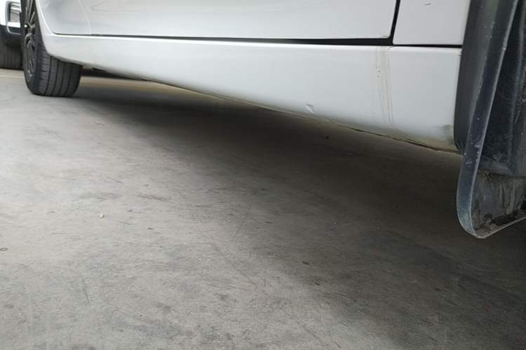 Used Roewe i5 2021 1.5L CVT Platinum Edition Right Side Sill