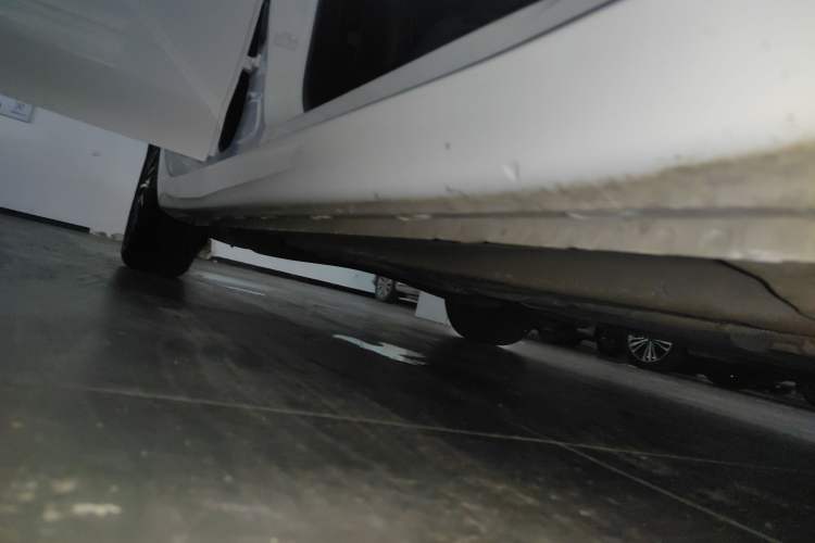 Used Roewe i5 2021 Revised Version 1.5L CVT Diamond Edition Right Side Sill