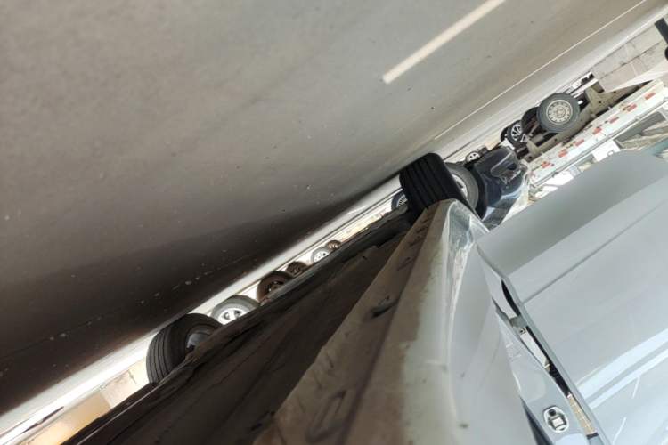 Used Roewe i5 2021 1.5L Manual Platinum Edition Right Side Sill