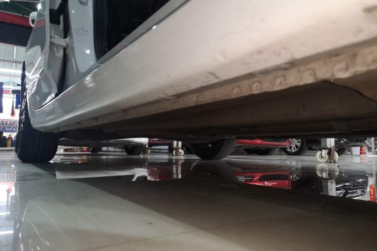 Used Roewe i5 2021 1.5L Manual Platinum Edition Right Side Sill